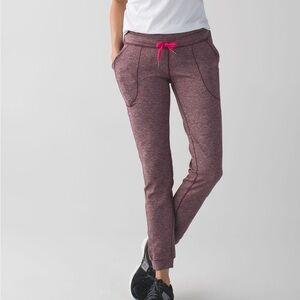 LULULEMON Base Runner Pant III in Heathered Bordeaux Drama / Bon Bon